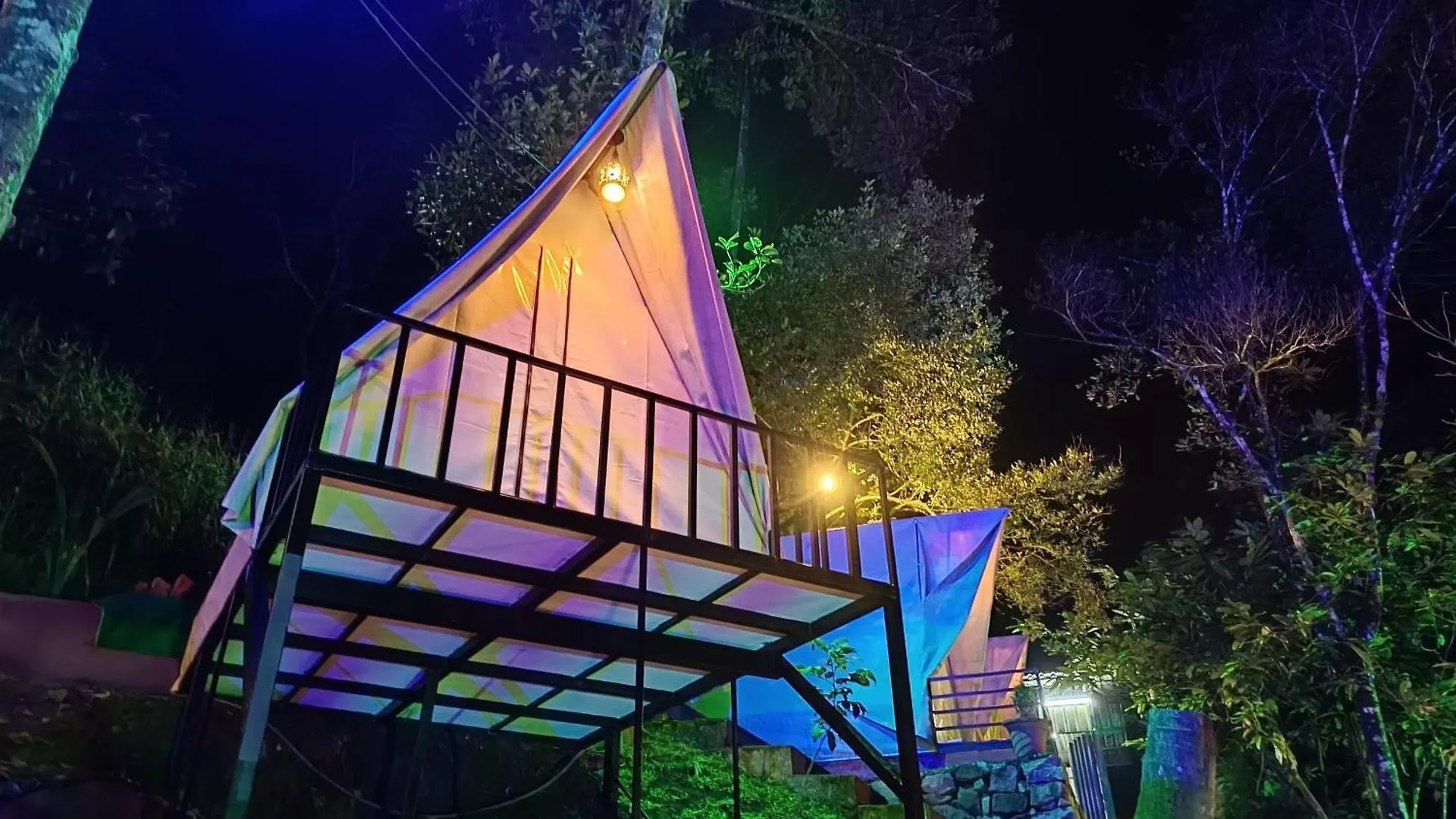 Woods Inn Munnar
